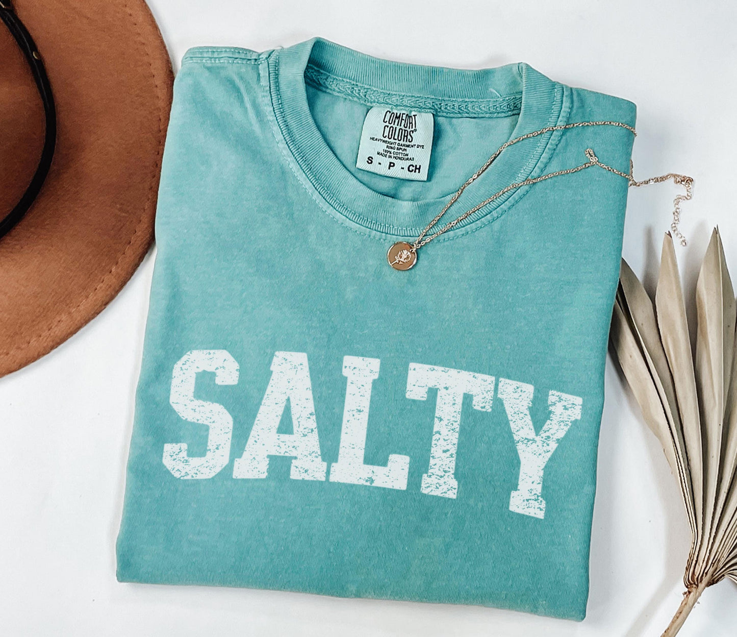 Vintage Salty Shirt Salty T-Shirt Retro Summer T Shirt Graphic Tees For Women Summer Tee Trendy Oversized Beach Shirt Vacation Tshirt Ocean