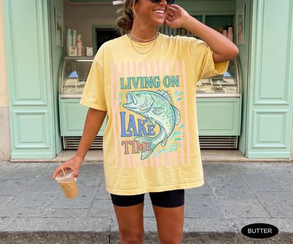 Living On Lake Time Shirt Comfort Colors T-Shirt Preppy Lake Life T Shirt Summer Tee Cute Trendy Womens Bass Fish TShirt
